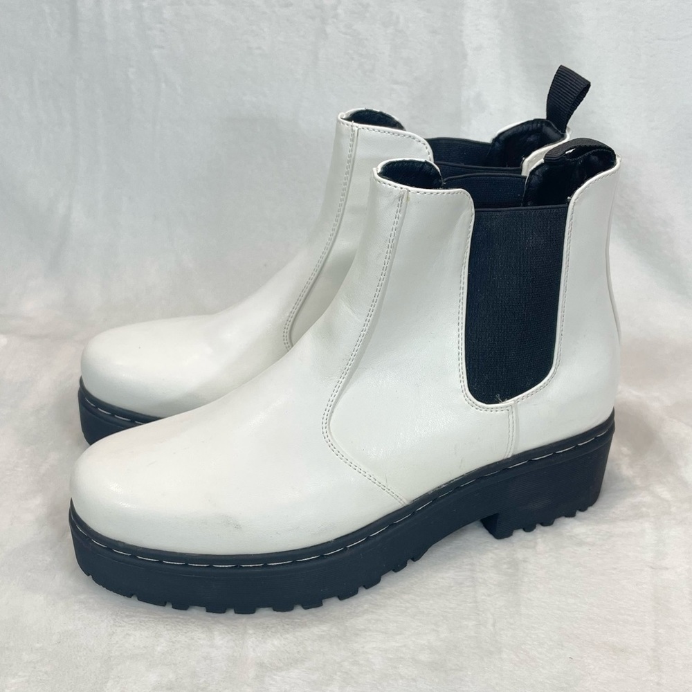 White Chunky Ankle Boots Pull On Women’s Size 8.5
